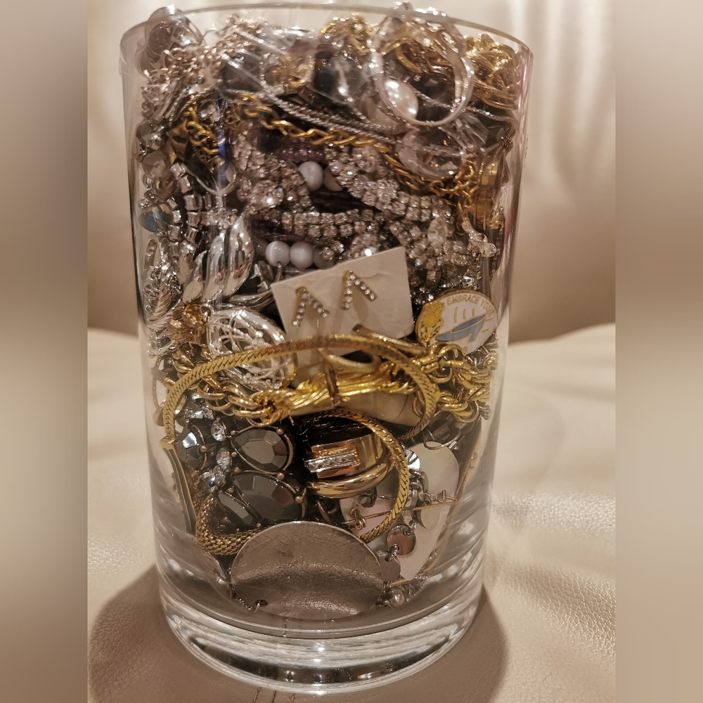 Mystery Gold tone and Silver tone Jewelry Jar (2.8lbs) - Picture 3 of 3